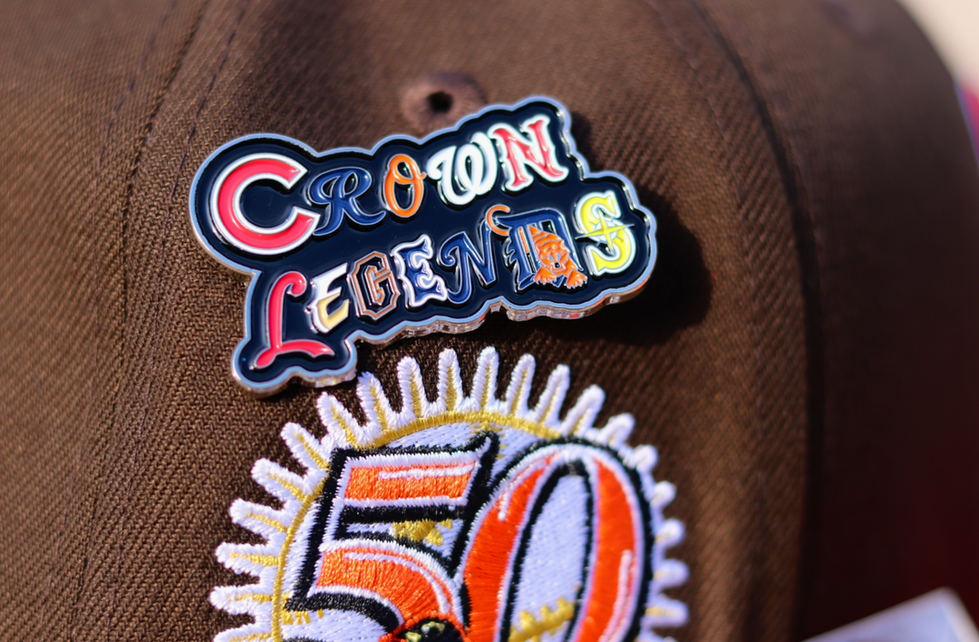 Pin de las leyendas de la corona (logotipos del equipo)